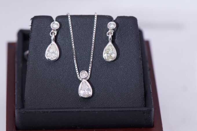 Vintage Estate Earrings and Pendant with Chain Set 14k White Gold 0.96ct Diamond