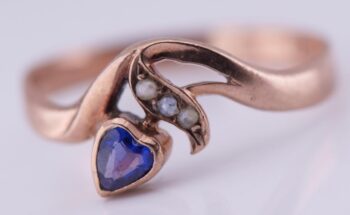 Antique Victorian Ladies Love Ring Gold and Heat Shaped Sapphire c1890's