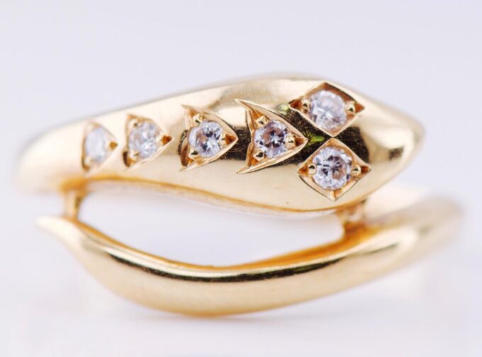 Vintage Estate Snake Ladies Lover Ring 18k Gold and Diamonds Boxed
