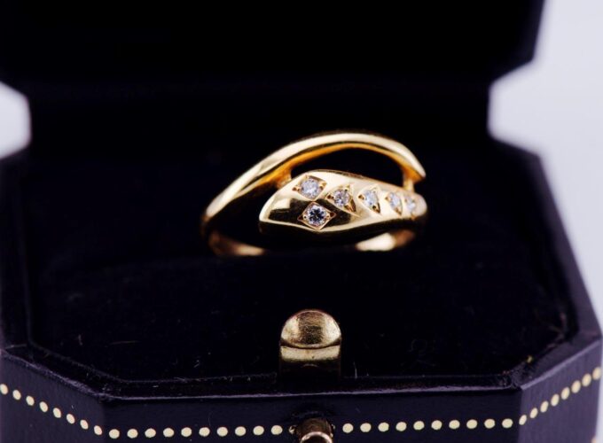 Vintage Estate Snake Ladies Lover Ring 18k Gold and Diamonds Boxed