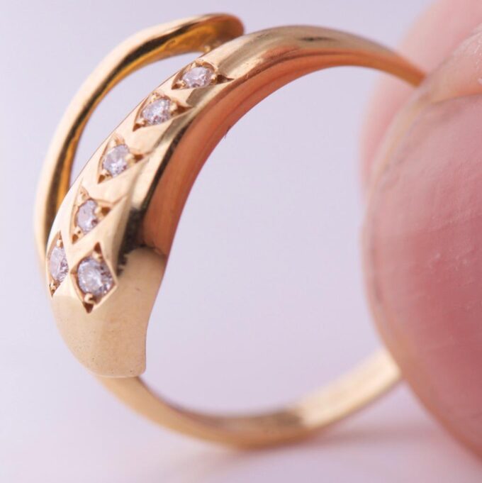 Vintage Estate Snake Ladies Lover Ring 18k Gold and Diamonds Boxed