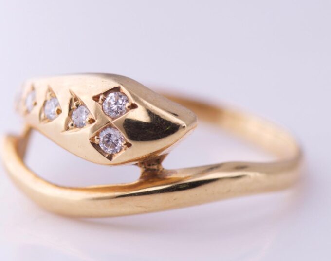 Vintage Estate Snake Ladies Lover Ring 18k Gold and Diamonds Boxed