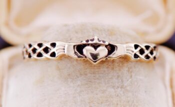 Antique Victorian Ladies Ring Hands and Heart FEDE GIMMEL 15k Gold Boxed