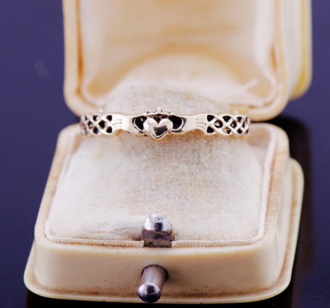 Antique Victorian Ladies Ring Hands and Heart FEDE GIMMEL 15k Gold Boxed