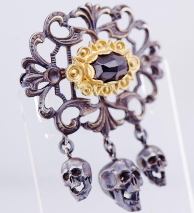 Antique Victorian Memento Mori Brooch c1890 - Skull Design Gilt Silver Garnets