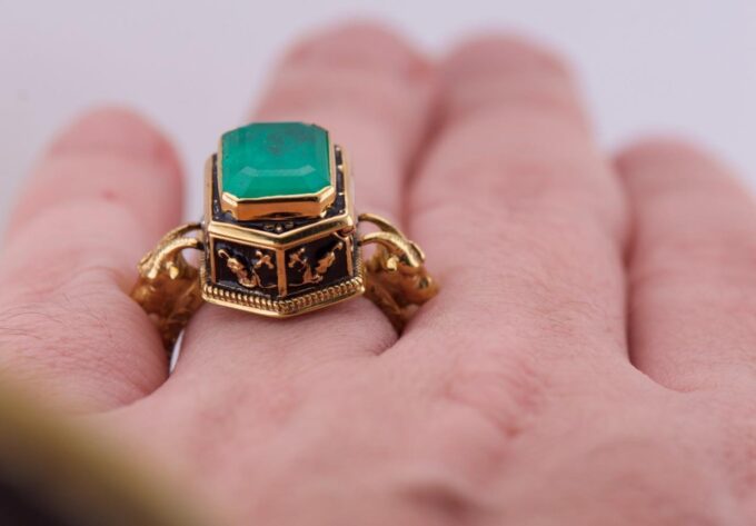 Antique Victorian SARCOPHAGUS Poison Occultist Locket Ring Gold Enamel Emerald