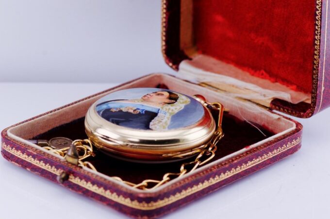 Antique Pocket Watch 18k Gold (112g)Hand Painted Enamel Portrait Queen Victoria