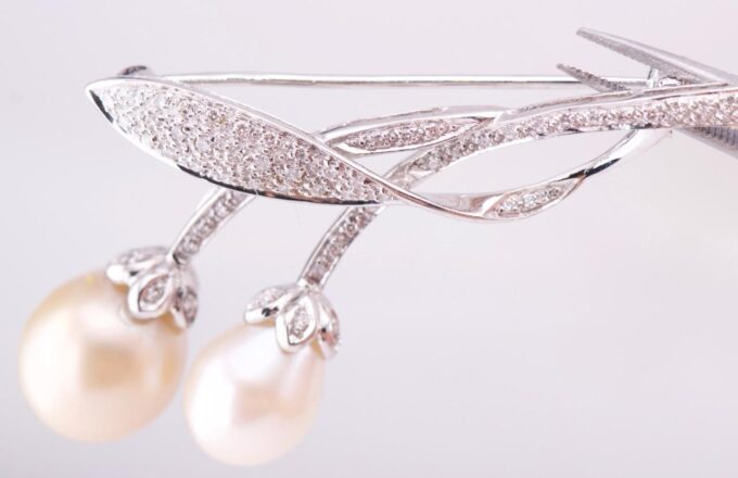 Antique Art Deco Brooch – 18K White Gold – Diamonds & Natural Sea Pearls c.1930s