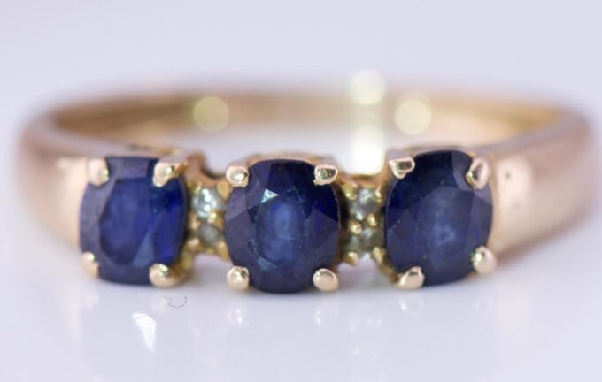 Antique Art-Deco Ladies Ring 18k Gold Diamonds and 1ct Natural Sapphires