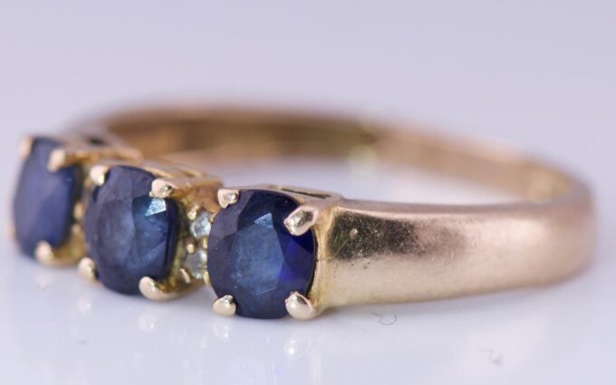 Antique Art-Deco Ladies Ring 18k Gold Diamonds and 1ct Natural Sapphires