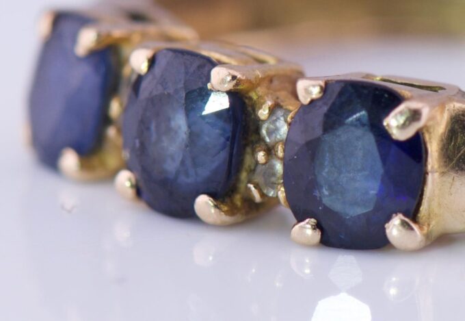 Antique Art-Deco Ladies Ring 18k Gold Diamonds and 1ct Natural Sapphires