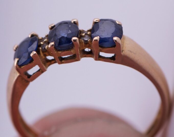 Antique Art-Deco Ladies Ring 18k Gold Diamonds and 1ct Natural Sapphires