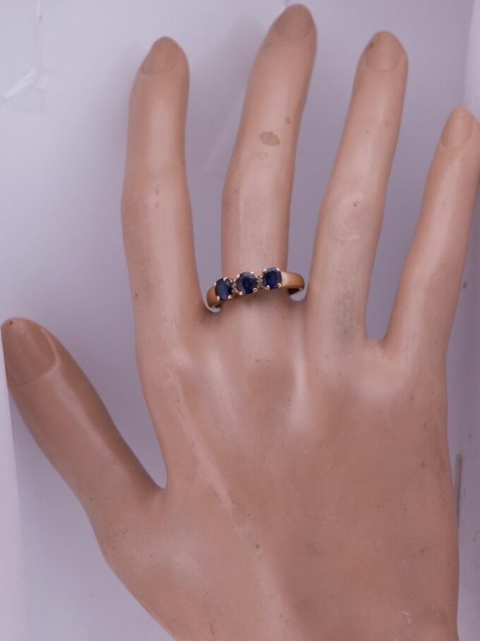 Antique Art-Deco Ladies Ring 18k Gold Diamonds and 1ct Natural Sapphires