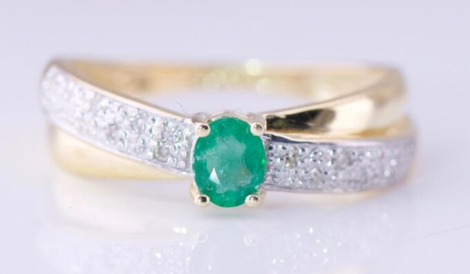 Antique Art-Deco Ladies Ring 18k Gold Diamonds Colombian Emerald by F Zerrenner