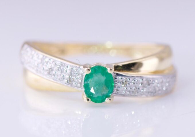 Antique Art-Deco Ladies Ring 18k Gold Diamonds Colombian Emerald by F Zerrenner