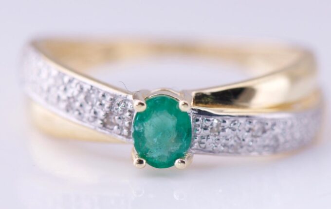 Antique Art-Deco Ladies Ring 18k Gold Diamonds Colombian Emerald by F Zerrenner
