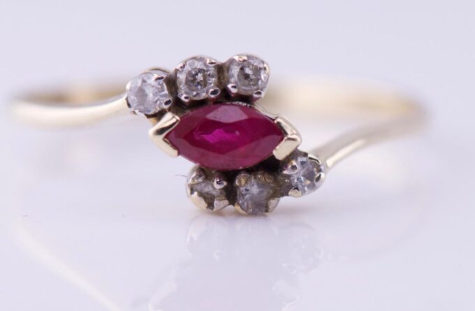 Vintage Ladies Diamond Ruby Ring 14k Gold-Size 6.25