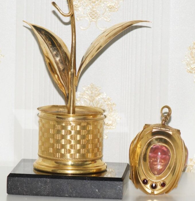 Antique French Verge Fusee Pocket Watc Tulip Flower Shape 1720 Gilt Ormolu Case