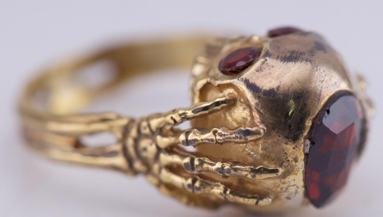 Antique Victorian Memento Mori Skull Ring – 18K Gilt Silver Vermeil with Garnets