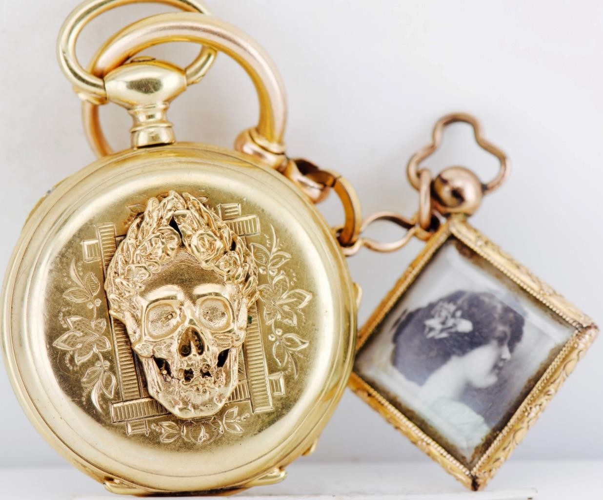 Antique French Memento Mori Skull Pocket Watch – 18k Gilt Silver, Chain & Key