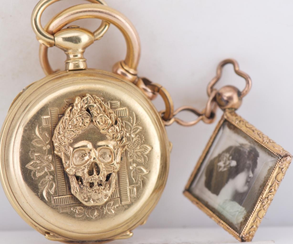 Antique French Memento Mori Skull Pocket Watch – 18k Gilt Silver, Chain & Key