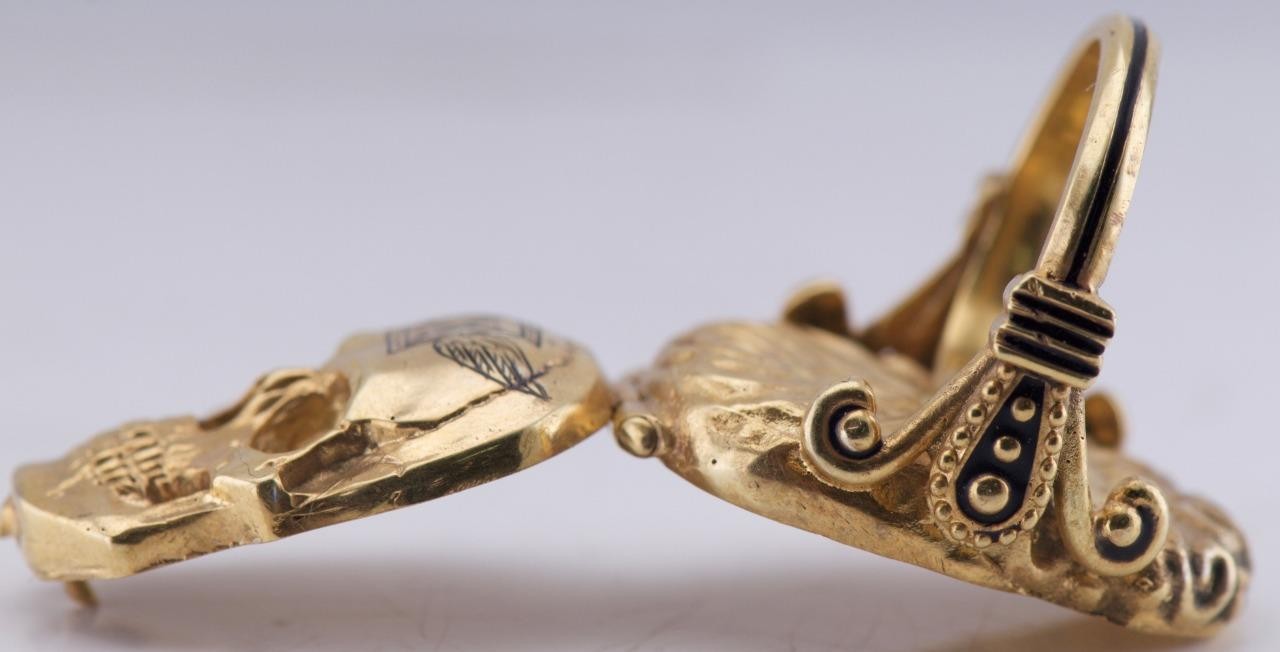 Antique Victorian Memento Mori "Tempus Fugit" Skull Poison Locket Ring – c.1870